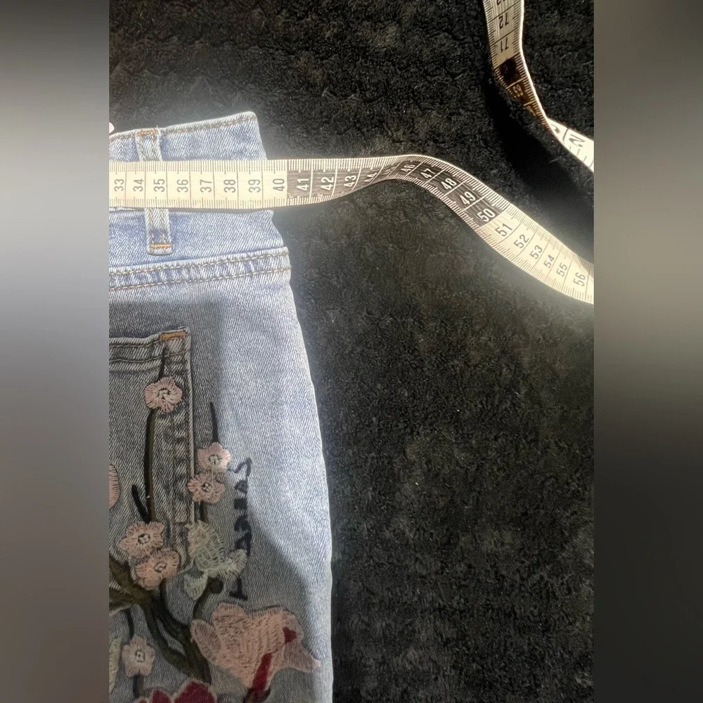 Shein Floral Embroidered Flared light blue Jeans size L 80%Cotton 15% polyester - Picture 10 of 10
